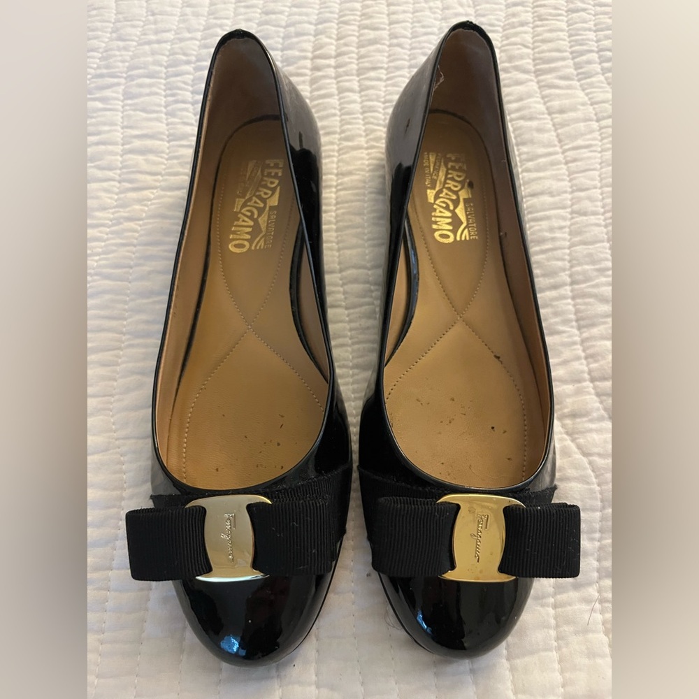 FERRAGAMO Varina Patent Calf Leather Black Ballerina Flats Classic Bow Ballet
